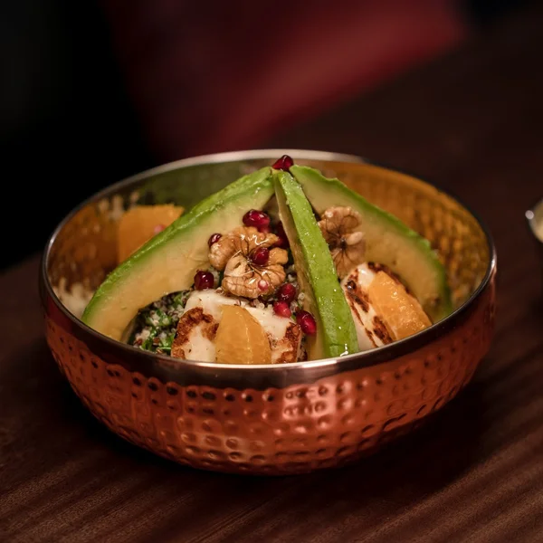 Quinoa halloumi salad