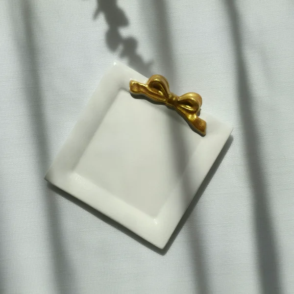 Bow - Square