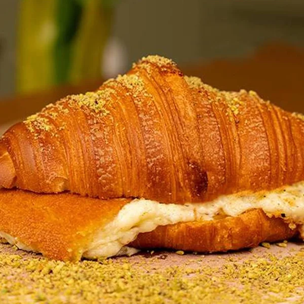 Croissant Knefe Cheese