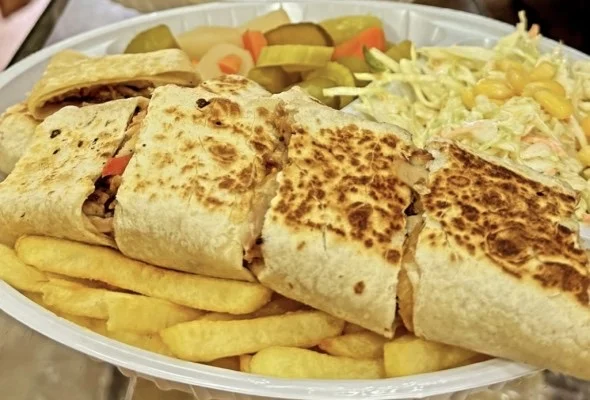 Plate shawarma chicken markouk